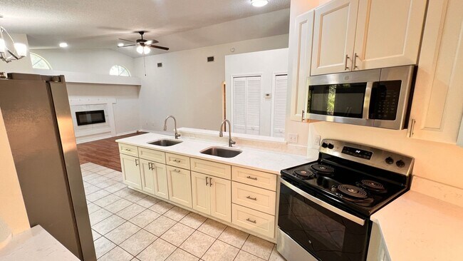 Building Photo - 23 Winding Woods Trail