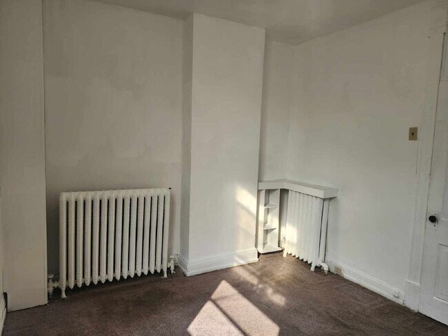 Building Photo - Charming 1-Bedroom Retreat in Duluth's Heart! *Accepts Section-8 tenants!