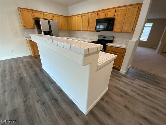 Building Photo - 330 John Henry Dr