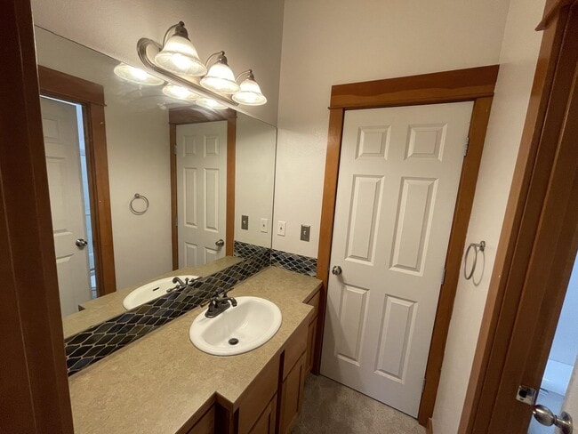 Building Photo - Wedgwood Townhome