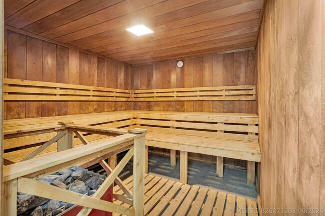 Building Photo - 3701 N Country Club Dr