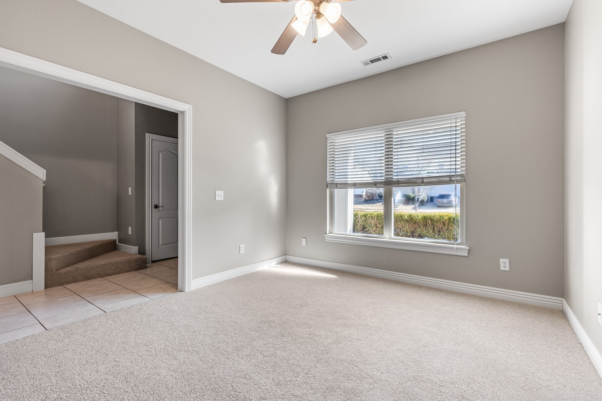 Building Photo - 1501 NE Dysart Woods Ln