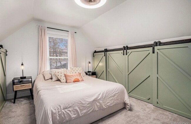 Building Photo - 1020 Kalamath St