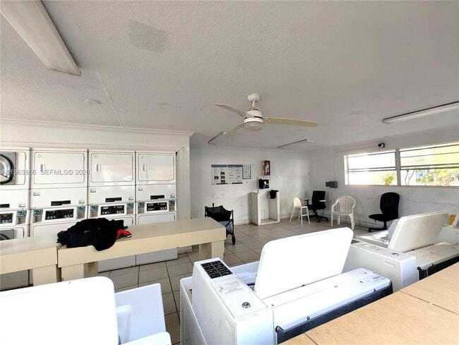 Building Photo - 17255 SW 95th Ave