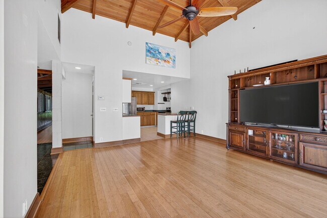 Building Photo - 1042 SE St Lucie Blvd