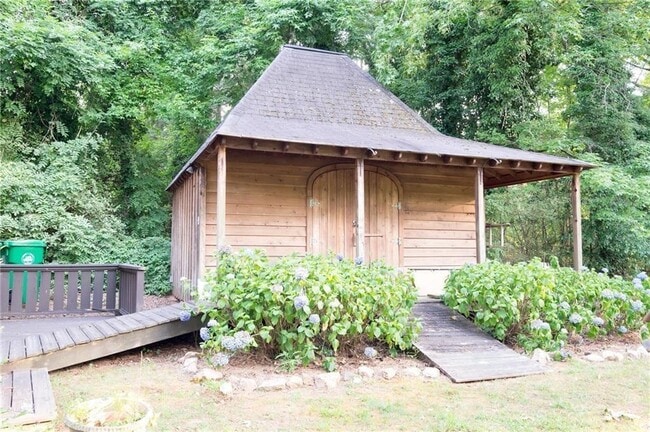 Building Photo - 776 Valley Brook Rd