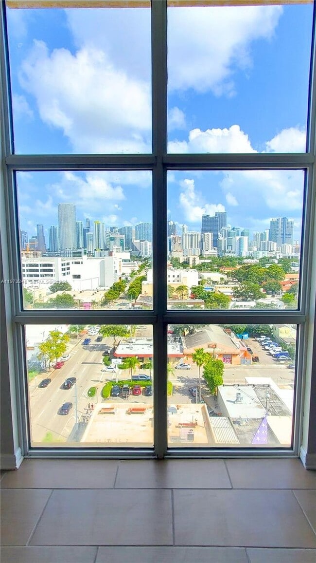 Building Photo - 900 SW 8th St