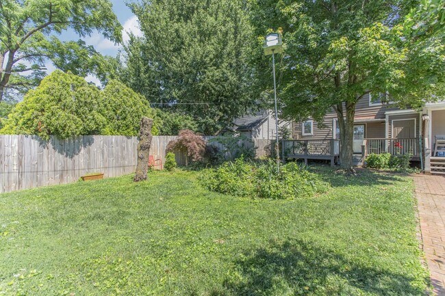 Building Photo - Charming 2 Bed 2 Bath Home on Historic Rus...