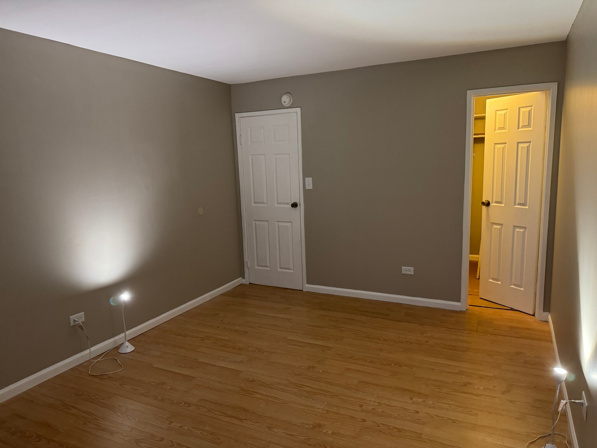 Building Photo - 252 Shorewood Dr