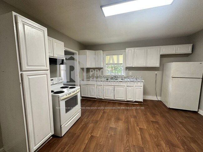 Building Photo - 1082 Lamont St