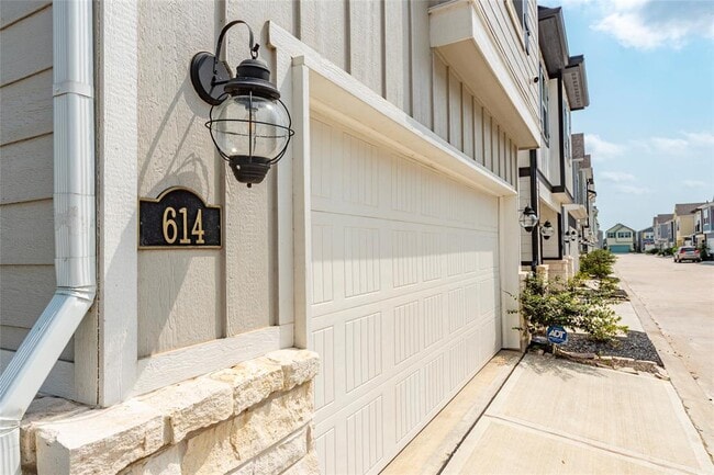 Building Photo - 614 Seabreeze Dr