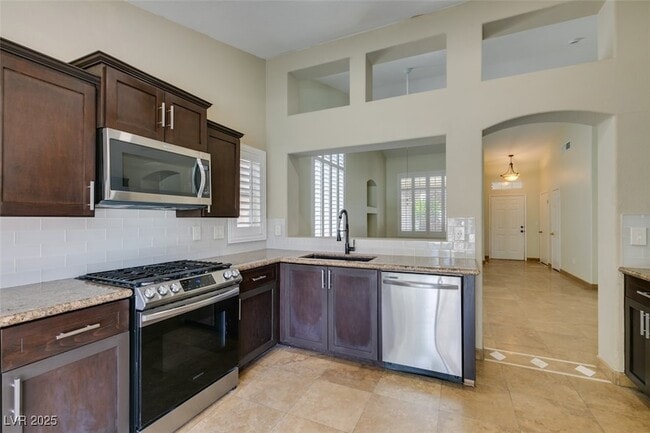 Building Photo - 9530 S Soloshine St