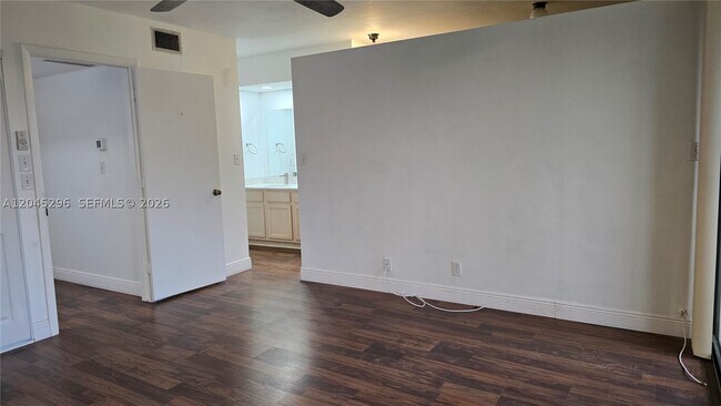 Building Photo - 2810 SW 87th Ave