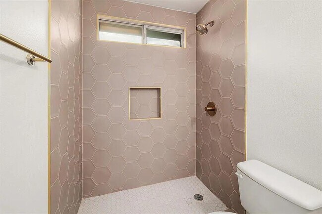 Building Photo - 16816 Jaron Dr