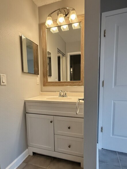 Building Photo - 3618 Mission Ct
