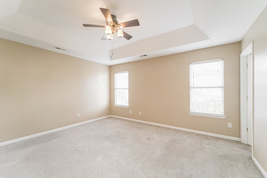 Building Photo - 5827 Waverly Lynn Ln