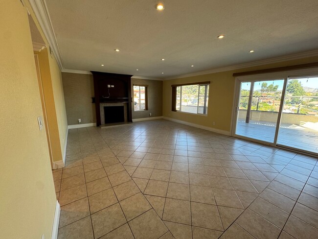 Building Photo - 4 Bedroom house with pool and amazing views