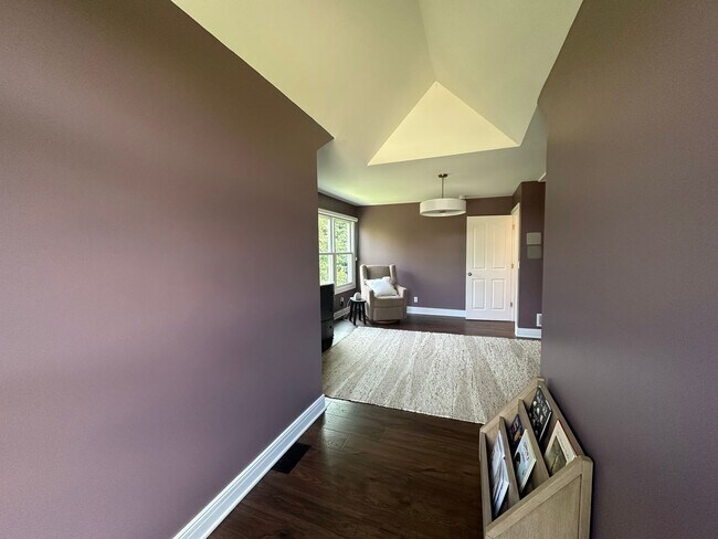 Building Photo - Five Bedroom Home on Almost Two Acres!