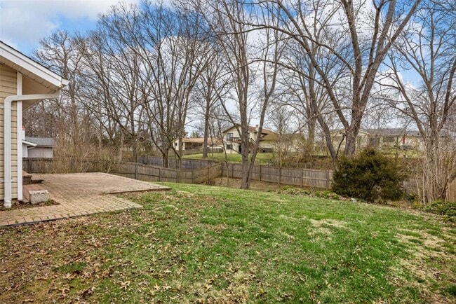 Building Photo - 215 Shadyoak Dr