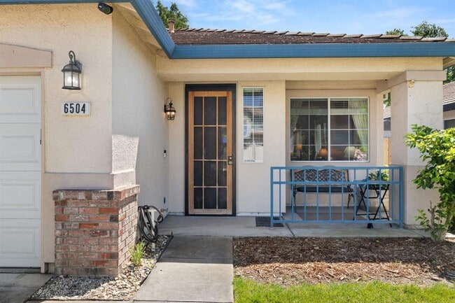 Building Photo - Adorable 3 bedroom 2 bath home