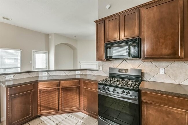 Building Photo - 2212 Highland Crossing Dr