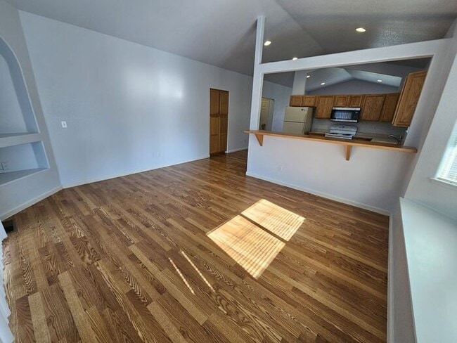 Building Photo - 3 bed 2 bath 2 Car Garage Cimarron Community Home FOR RENT!