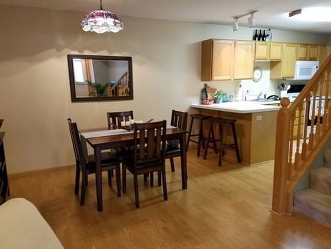 Building Photo - 2 Bed + Loft/1.5 Bath Townhouse- Great Location! Available June 1