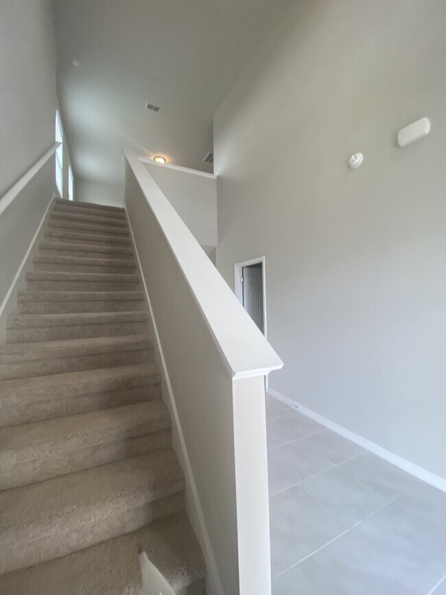 Building Photo - 3146 Bella Vista Dr