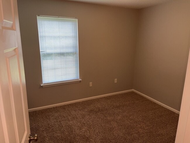 Building Photo - 149 Lancaster Way