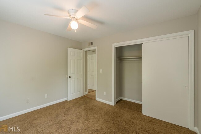 Building Photo - 3097 Colonial Way