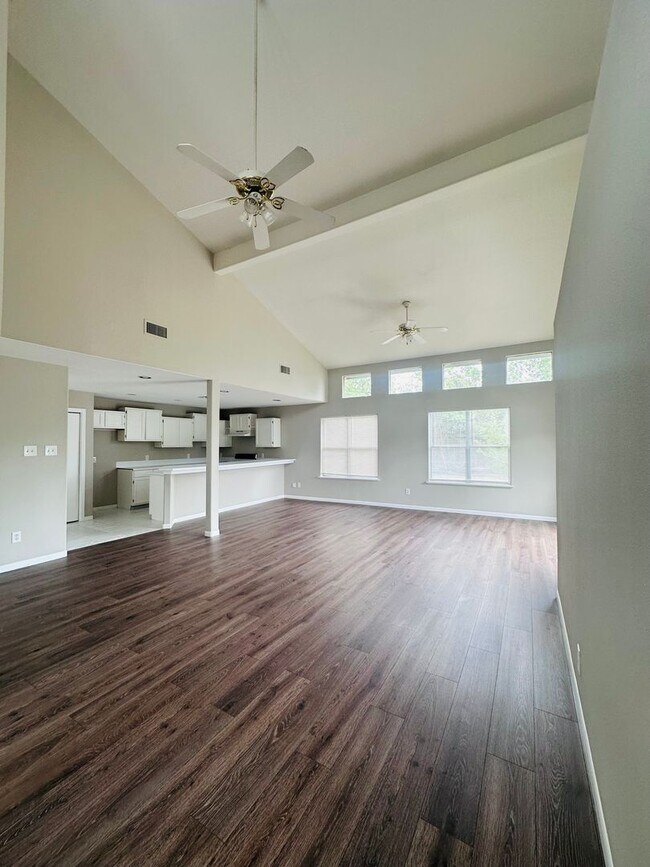 Building Photo - For Lease 3 Bed | 2 Bath | Open Concept | Vaulted Ceilings | 2-Car Garage| Corpus Christi
