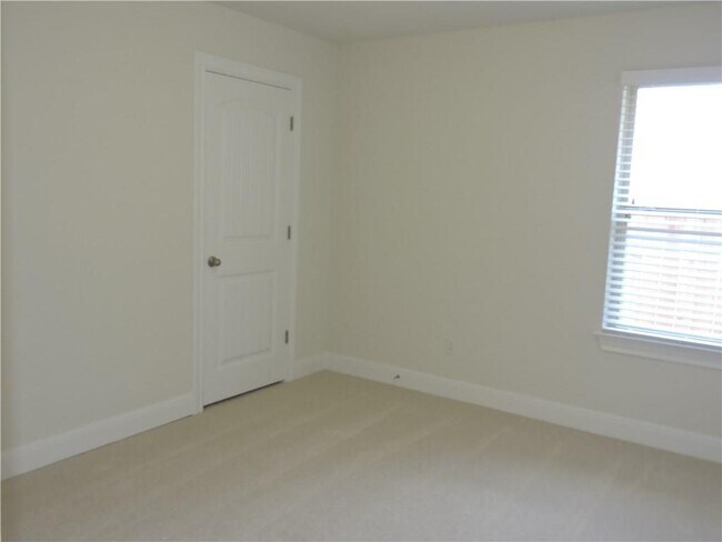 Building Photo - 1120 Sundrops St