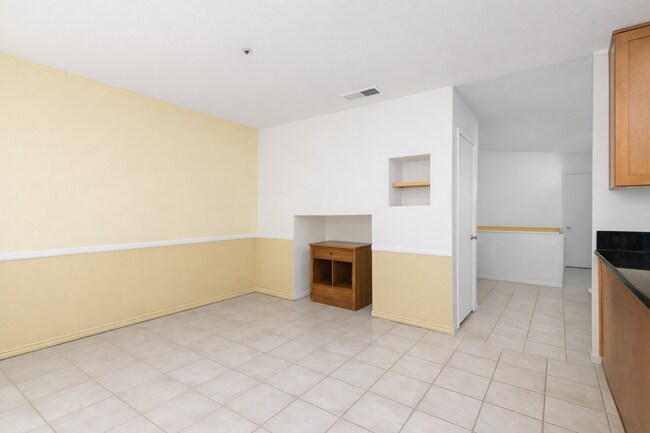 Building Photo - 1768 Promenade Cir