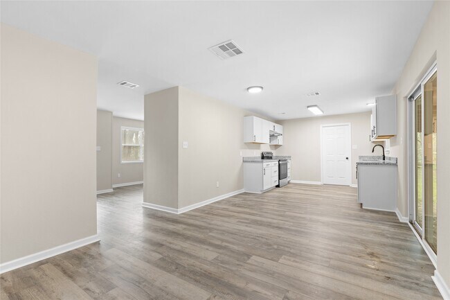 Building Photo - 804 Avenue I