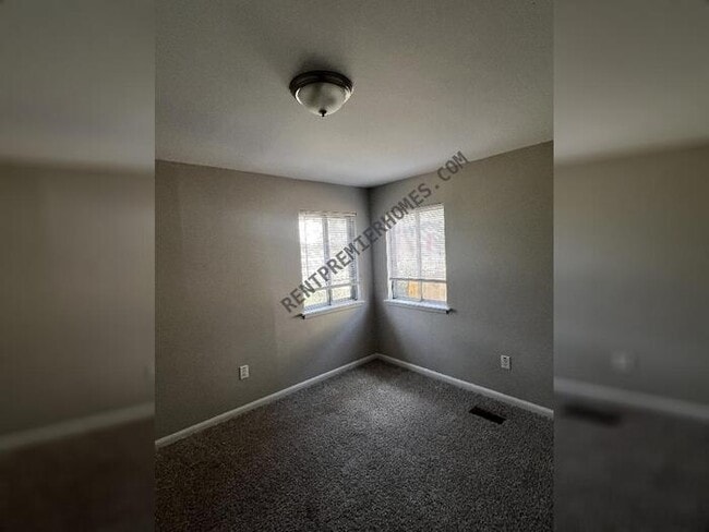 Building Photo - 5311 Allen St