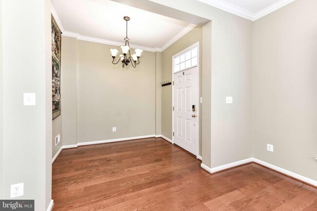 Building Photo - 13592 Village Green Dr