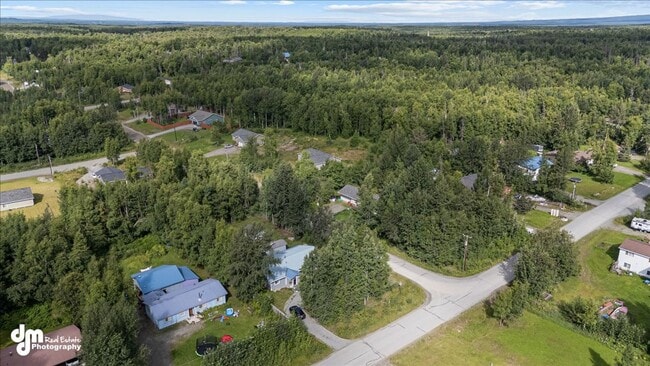 Building Photo - Cozy 3 bedroom 2 bath home w/ fully fenced...