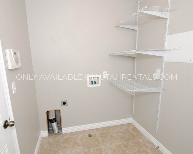 Building Photo - 1054 W 70 N
