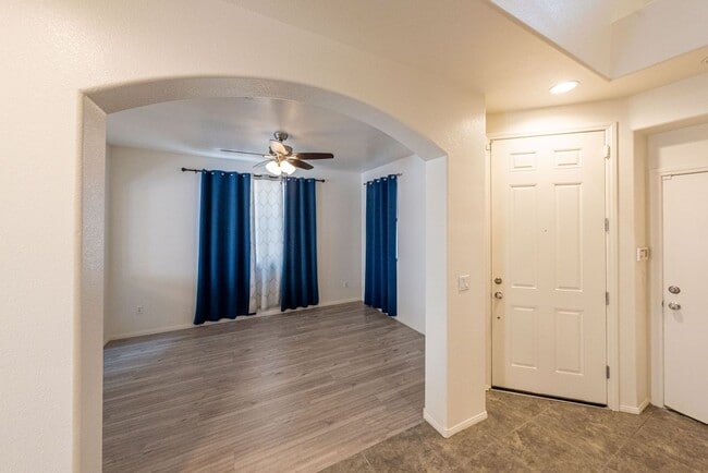 Building Photo - 8333 Oasis Bloom St