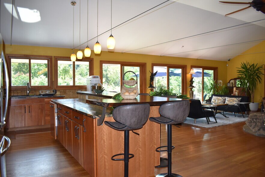 Building Photo - 336 Chunns Cove Rd