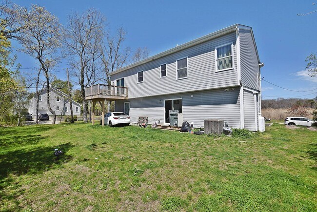 Building Photo - 64 Park Dr