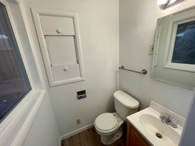 Building Photo - Classic 3 Bedroom 1.5 Bathroom Ranch House in Beaverton!! Great Yard! Cedar Hills~Cedar Mill Nort...