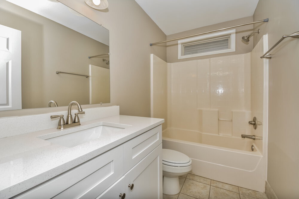 Building Photo - 117 Lakeside Ct