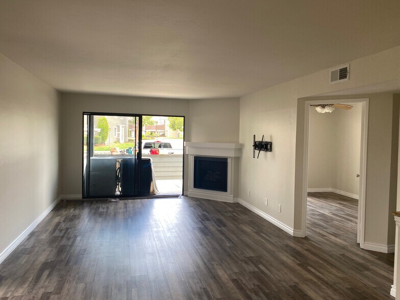Family room - 19121 Parkland St