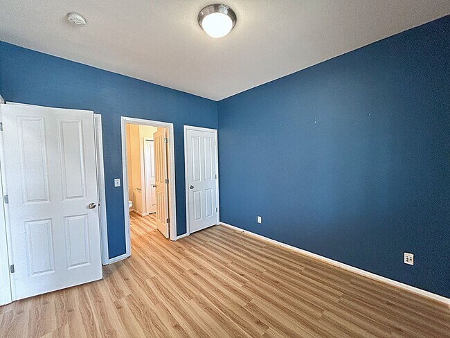 Building Photo - Beautifully appointed 4-Bedroom 2-bathroom...