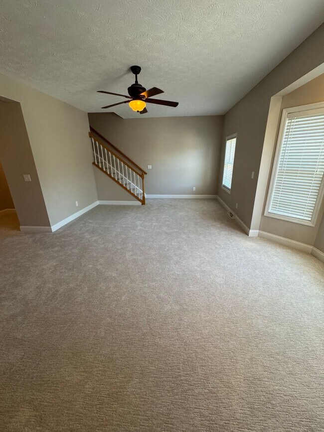 Building Photo - 2 Bed 2 full and 2 1/2 Bath- Imperial PA