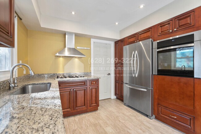 Building Photo - 2511 Kitmore Ln