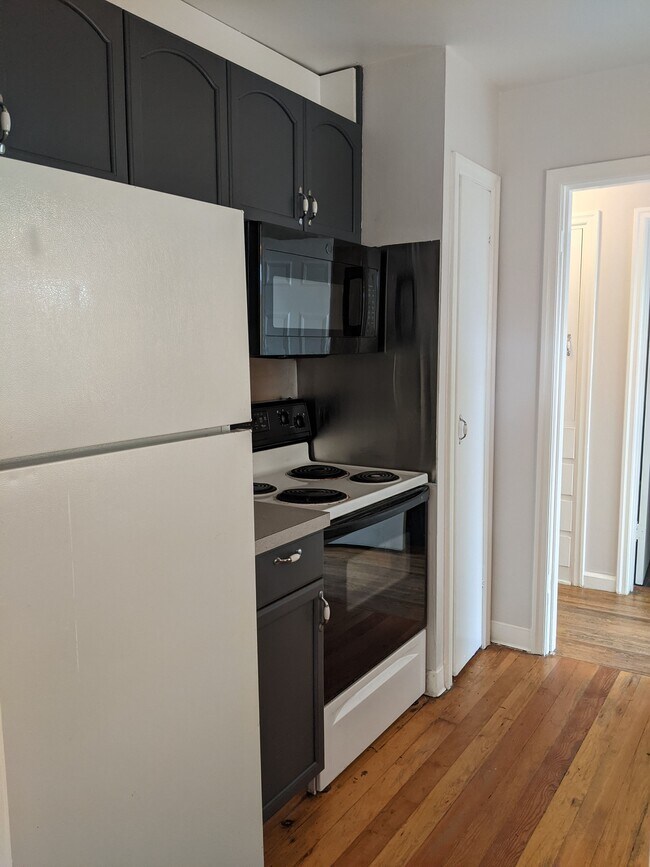 Building Photo - 913 NE Church Street