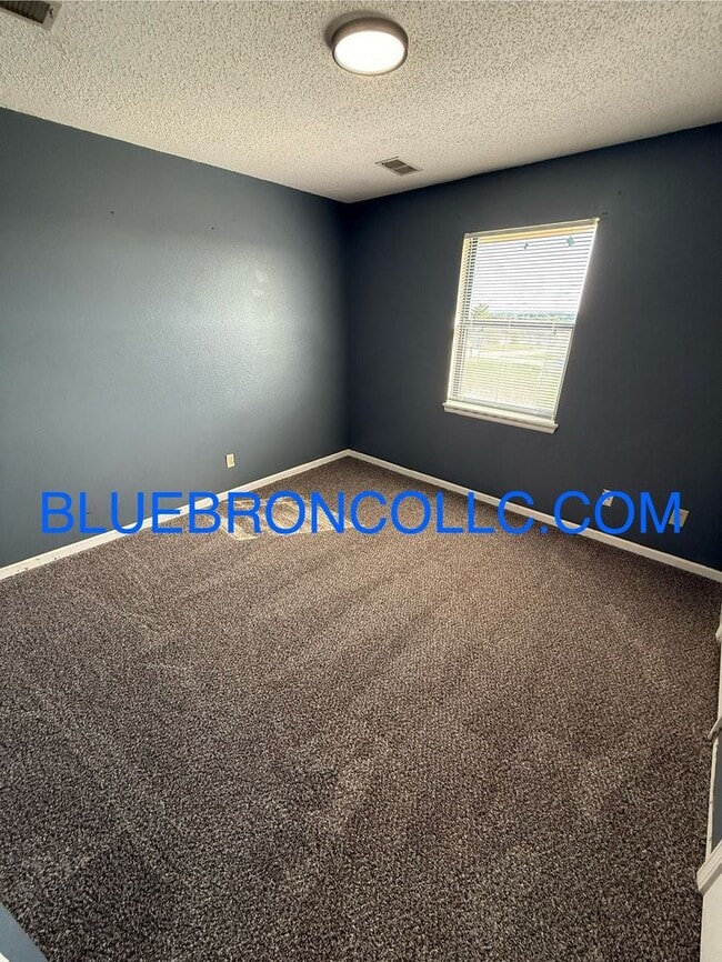 Building Photo - Cute 2 bedroom 1 bathroom home with a 1 ca...