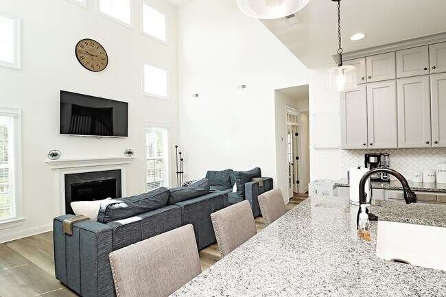 Building Photo - Pet-Friendly Old Trail Home With Fenced Yard